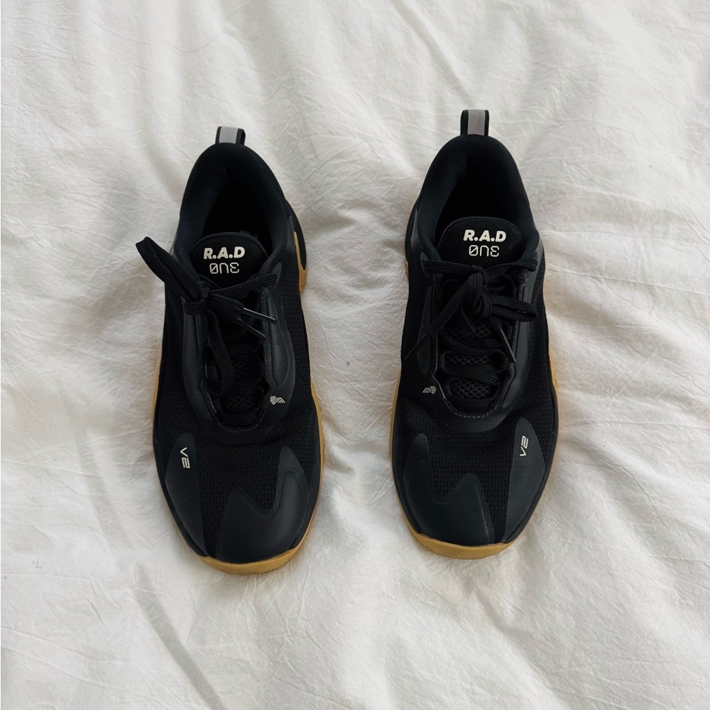 R.A.D One v2 Black & gum cross training sneakers - Picture 2 of 3